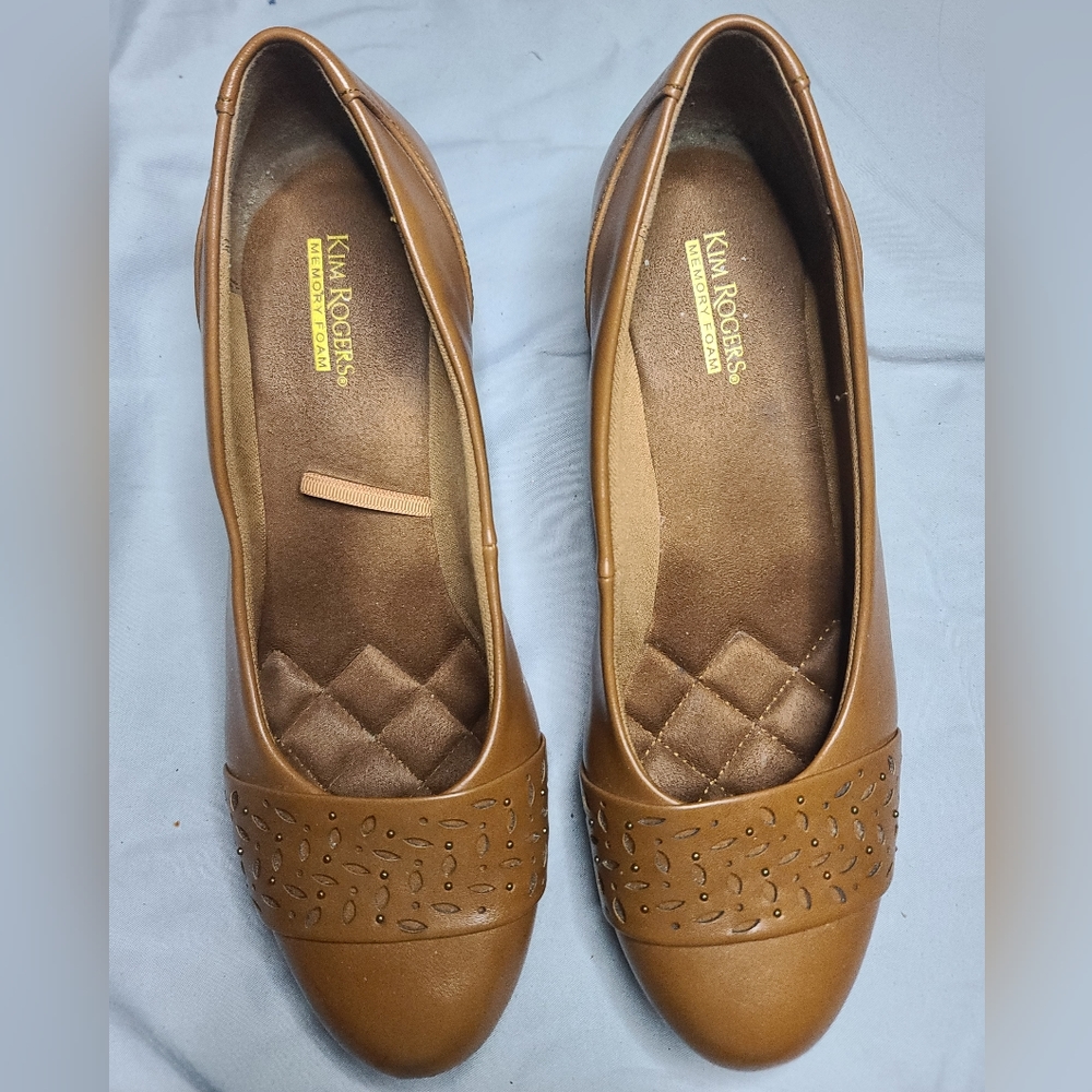 Camel brown wedge heel Casual dress shoe memory Foam Kim Rogers size 9